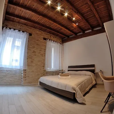 فندق مبيت وإفطار Del Corso 3*